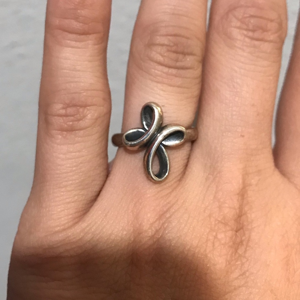 James Avery Eternal Ribbon Cross Ring size 5.5-6